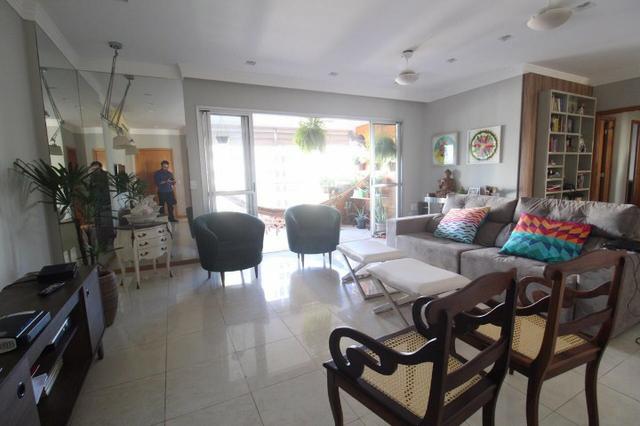 Vende-se Apartamento no Edifício Clarice Lispector, com 3 Quartos sendo 1 Suíte