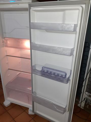 Geladeira Eletrolux Rfe 39Frost Free. - Foto 5