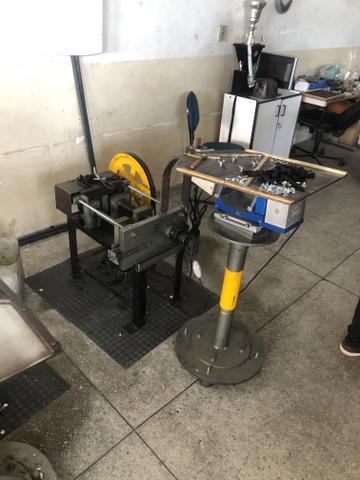 Máquina de fechamento de botão com alimentador - Foto 2