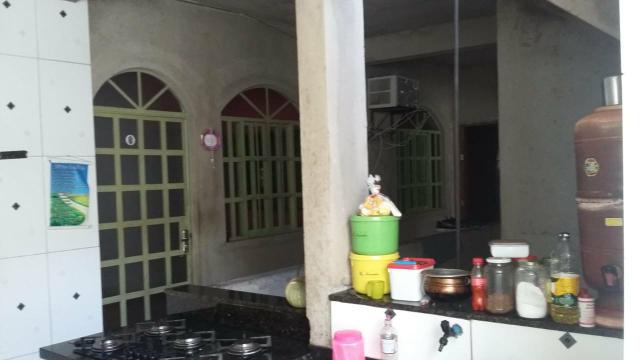 Vendo casa de três pavimentos