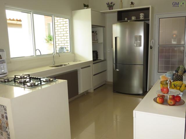 Oportunidade!! casa com 3 quartos / excelente localização / churrasqueira / toda no porcel - Foto 9