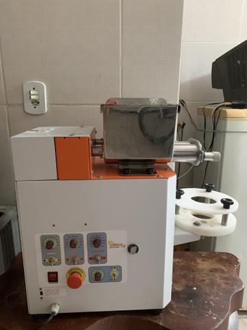 Máquina de fazer salgados