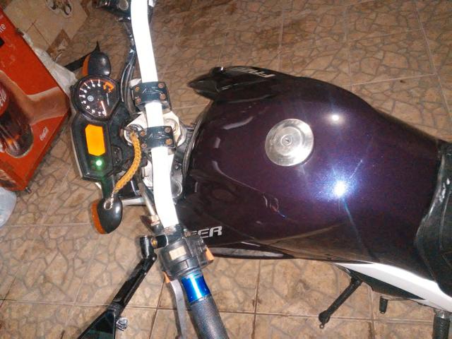 Vendo uma moto feize top de linha toda legalizada so no ppnto de transferi - Foto 5