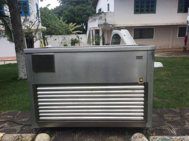 Máquina de sorvete na pedra