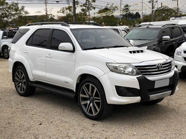 Toyota Hilux Sw4 Srv 3.0 4x4 Automática 7 Lugares - Foto 3