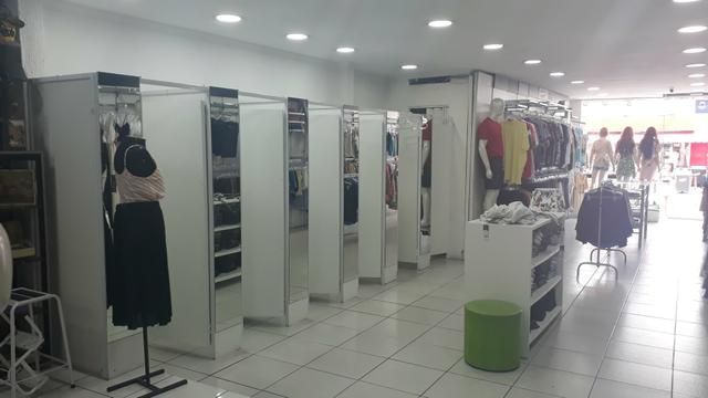 Vendo Loja de roupas Masc. e Fem. calçados e acessorios completa - Foto 9