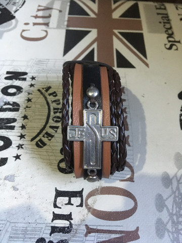 Pulseira de couro c/ crucifixo Jesus