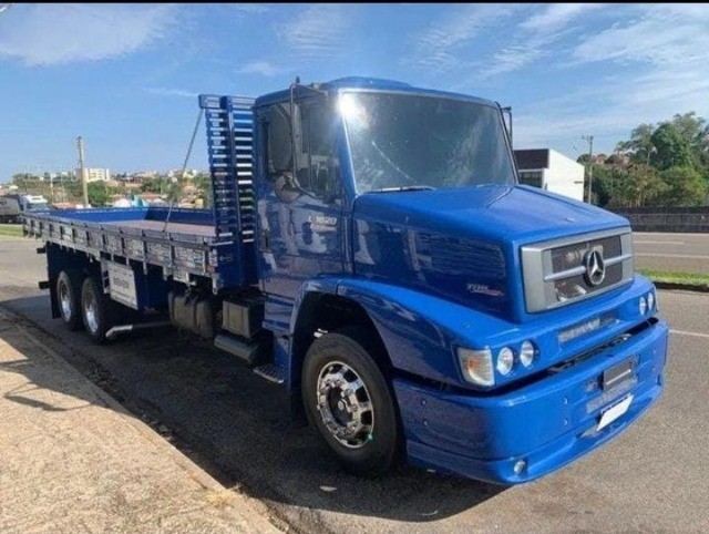CAMINHAO MERCEDES 2009