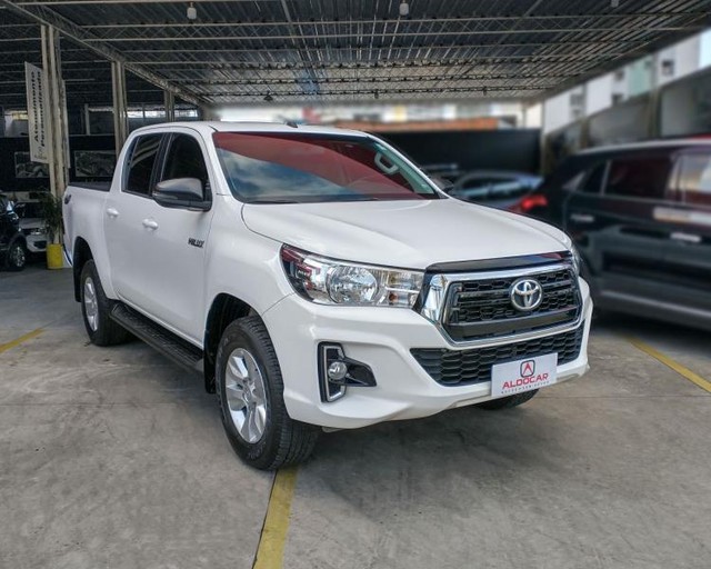 TOYOTA HILUX 2.8 SR 4X4 CD 16V DIESEL 4P AUTOMÁTICO