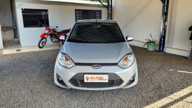 FORD FIESTA CEDAN 1.6 PRATA 2013 COM 36MK