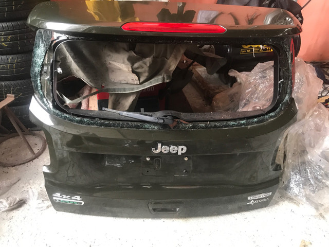 Tampa da mala Jeep Renegade 2018