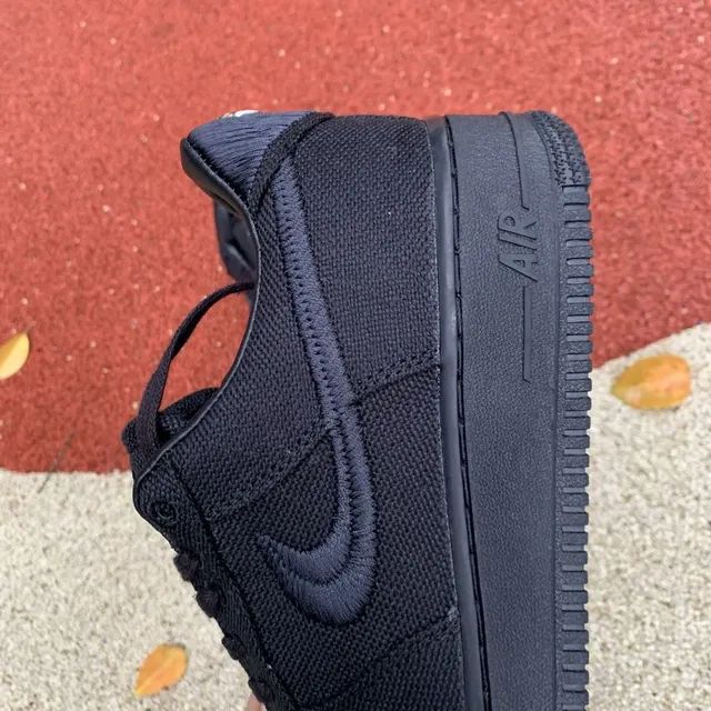 Air Force 1 X Stussy "Triple Black" - Foto 3