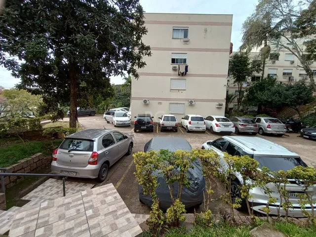 Casa para Venda - Porto Alegre / RS no bairro Teresópolis, 3 dormitórios, 2  banheiros, 3 vagas de garagem, área total 396,00 m², área útil 250,00 m²