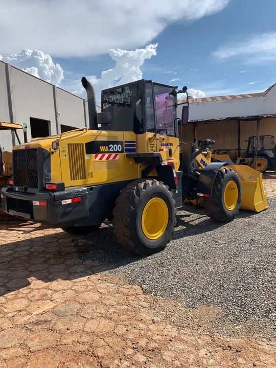 Komatsu WA200-5 - Ano 2013  - Foto 2
