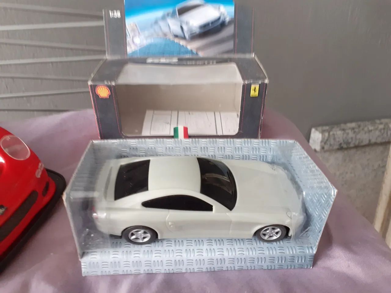 Carros de corrida Ferrari em miniatura - Foto 3