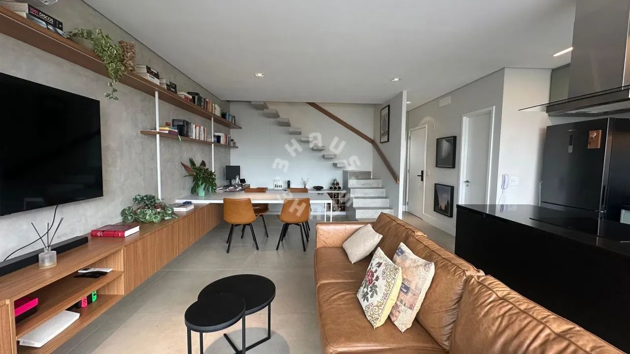 Apartamento Duplex na Vila Olímpia de 103m², com 01 suíte, varanda. 02 vagas de garagem + 
