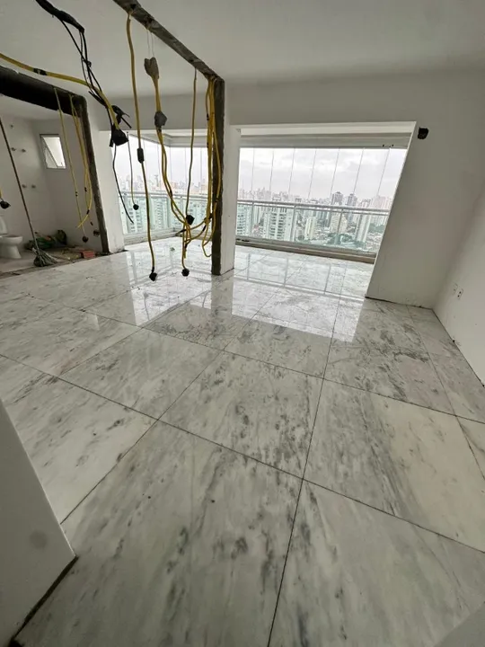 Mármore em mesa, piso, bordas piscina, lavatórios e toda e qualquer peça direto da jazida