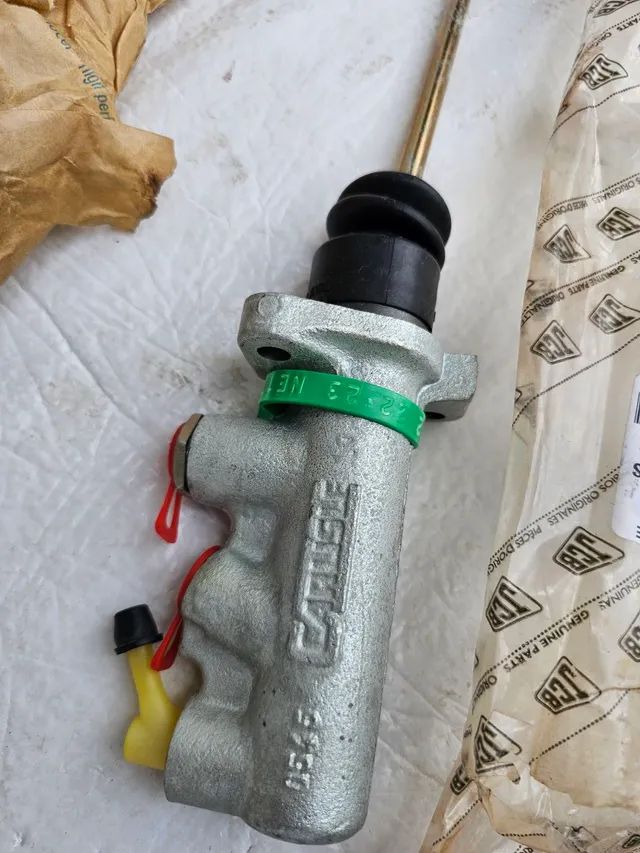 JCB retroescavadeira cilindro mestre freio novo 15920402 - Foto 4