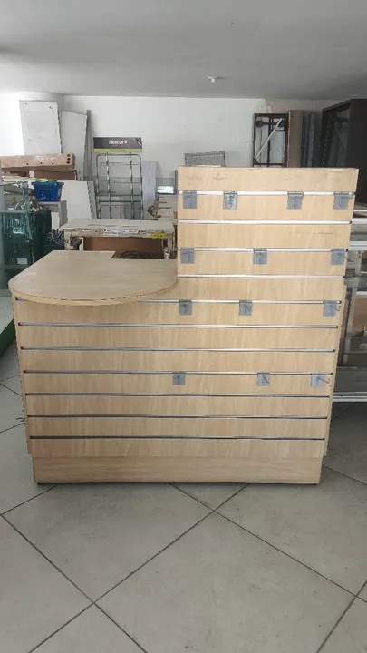Balcão para loja em madeira - Semi novo