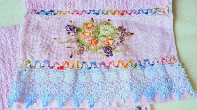 Lindíssimo conjunto de toalhas bordadas  - Foto 2