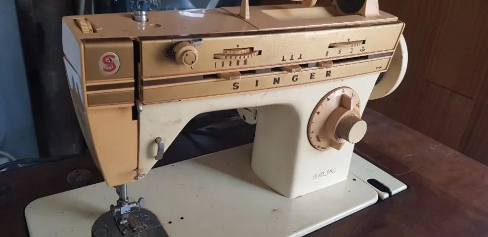 Maquina de Costura Singer Flexiponto 240 Linda com Gabinete Vintage com pedal