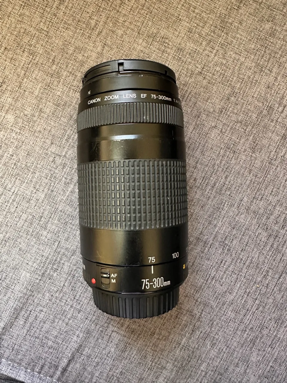 Lente Canon EF 75-300mm Zoom