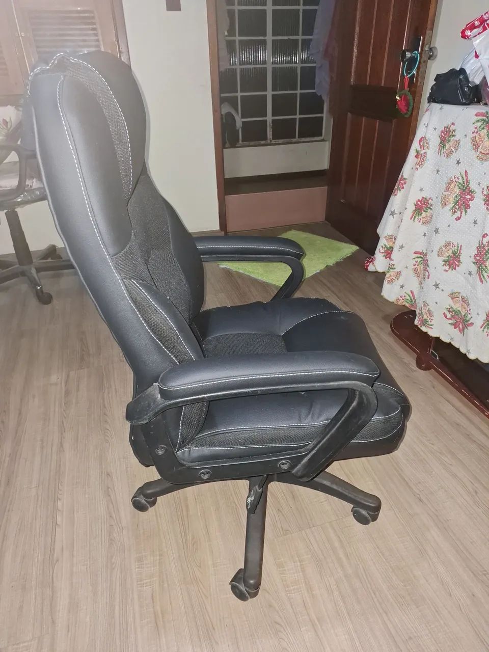 Cadeira giratória Preta - Conforto e Estilo - Foto 4