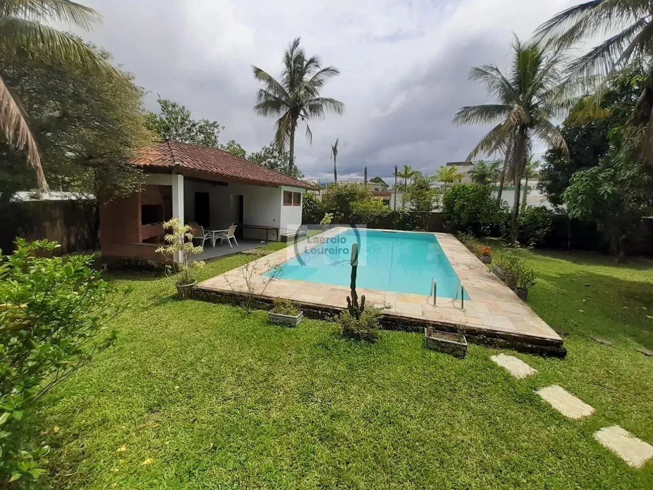 Casa com Piscina Churrasqueira e quintal no Guarujá - Foto 2
