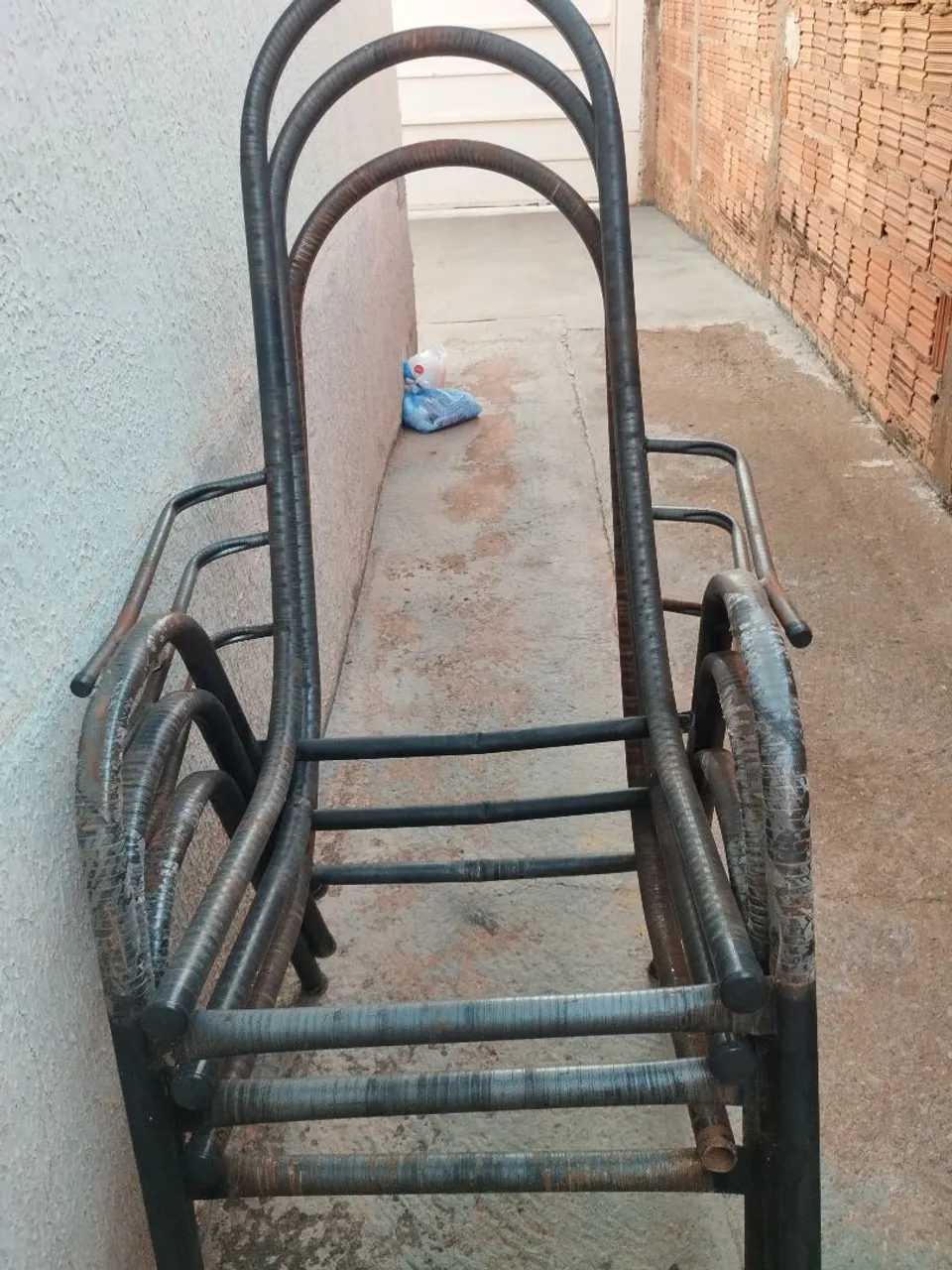 Vendo três cadeiras de area e quatro kls e meio de cordinha preta
