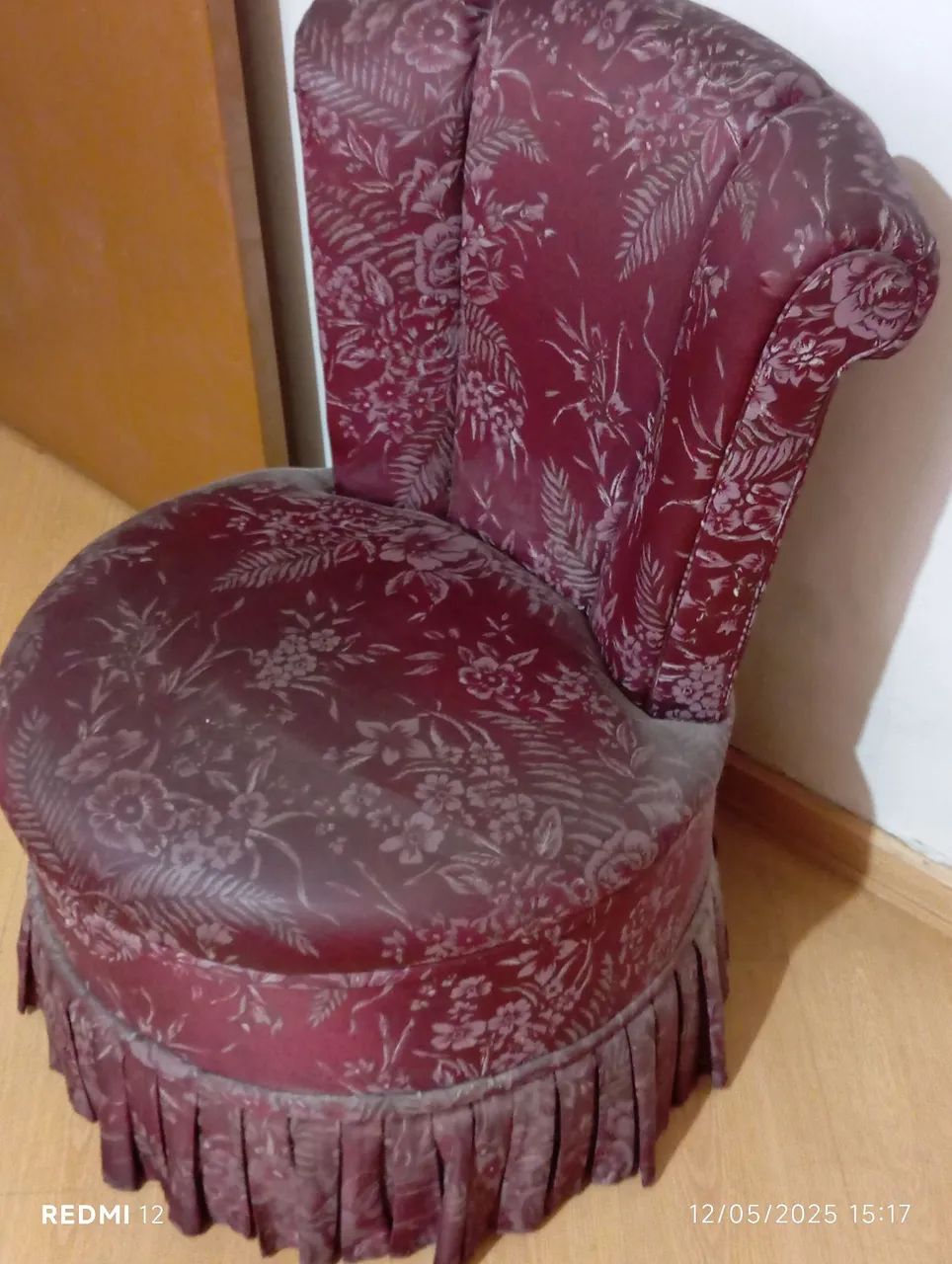 Poltrona vintage em tecido floral - Foto 2