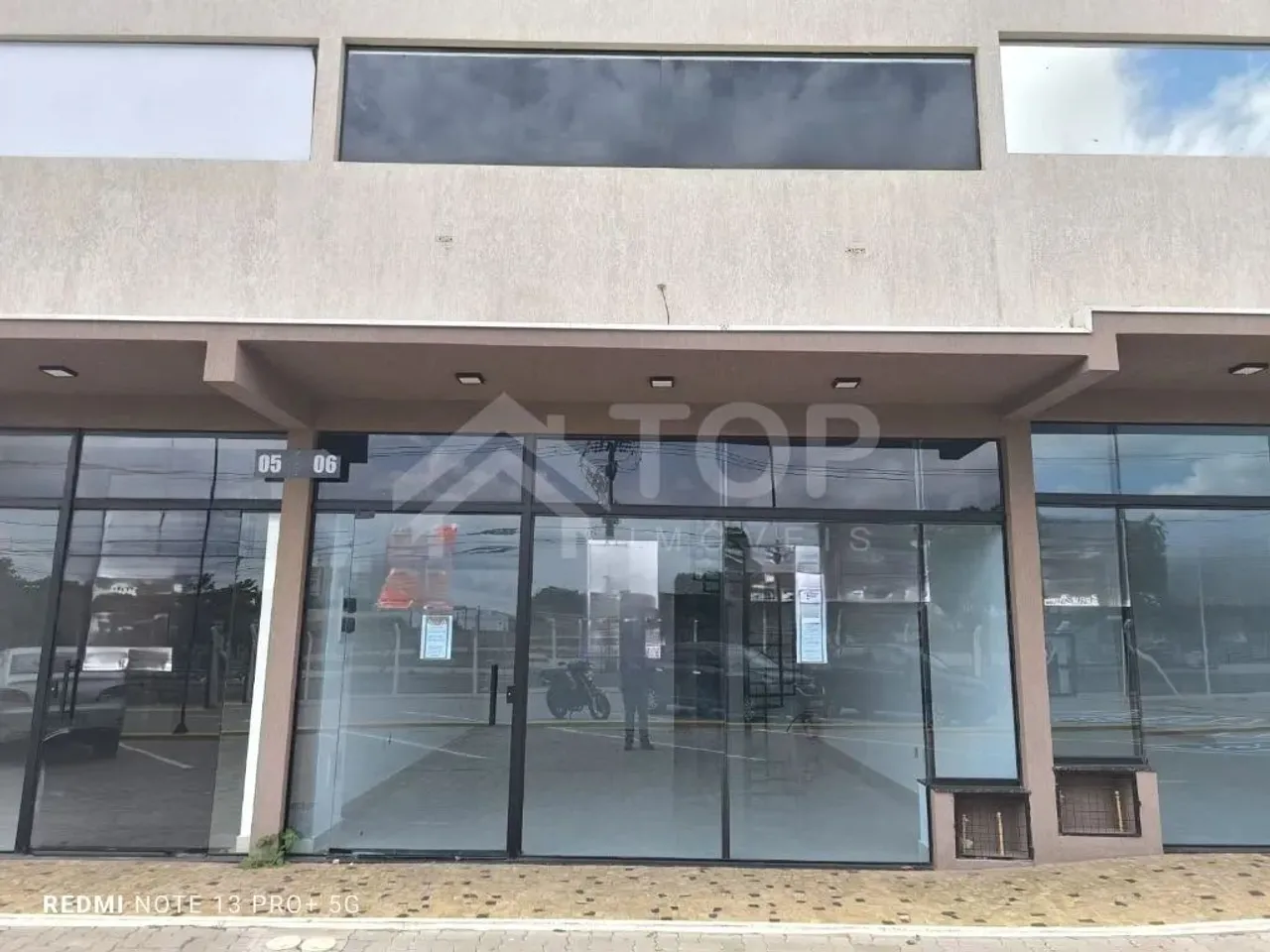 Excelente sala comercial com mezanino no Condomínio Acapulco Mall