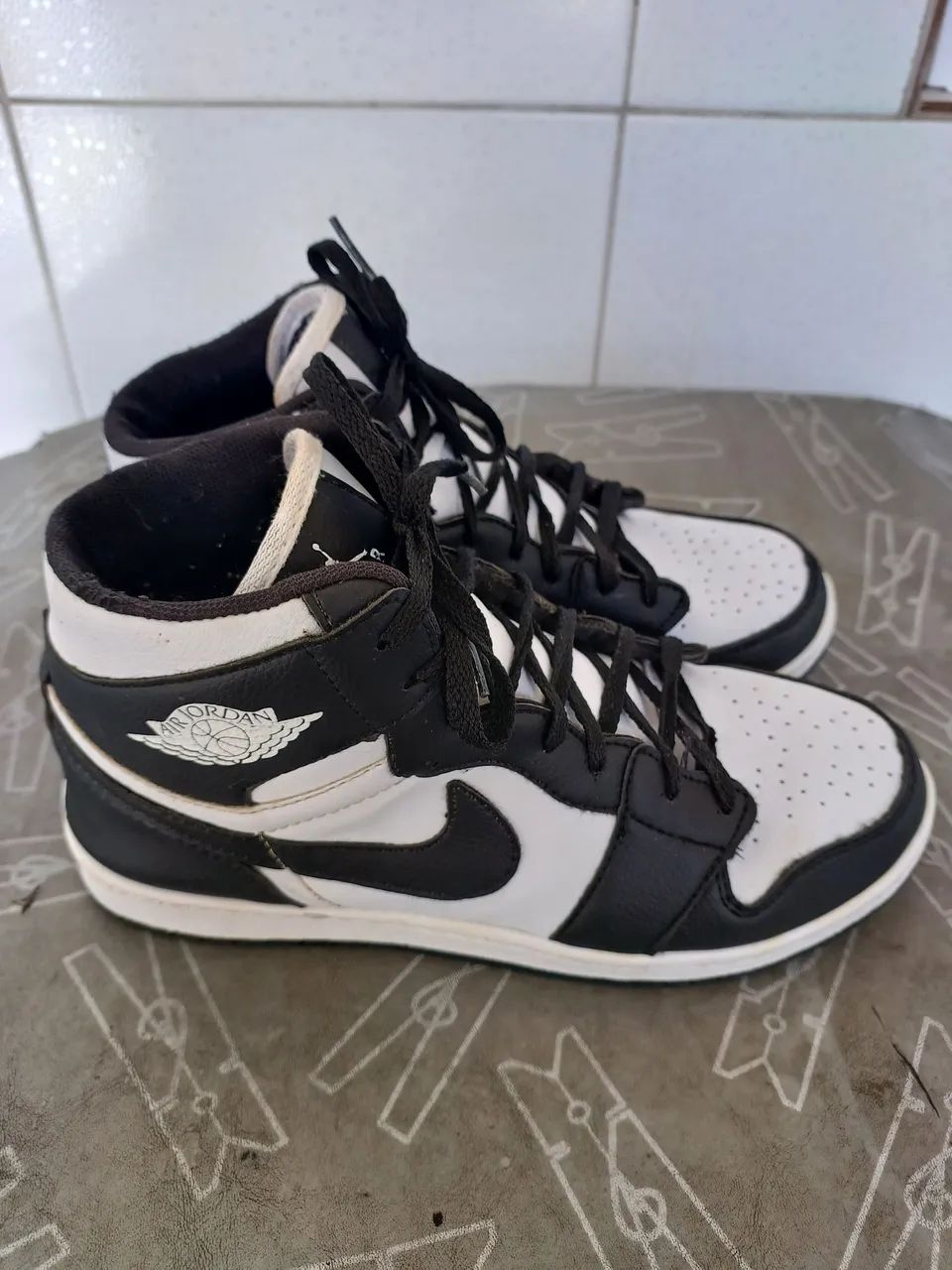 Tênis Nike Air Jordan 1 Mid - Tamanho 38 - Foto 2