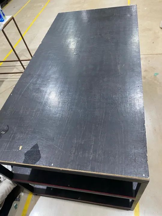 Mesa de trabalho industrial com prateleiras - Foto 4