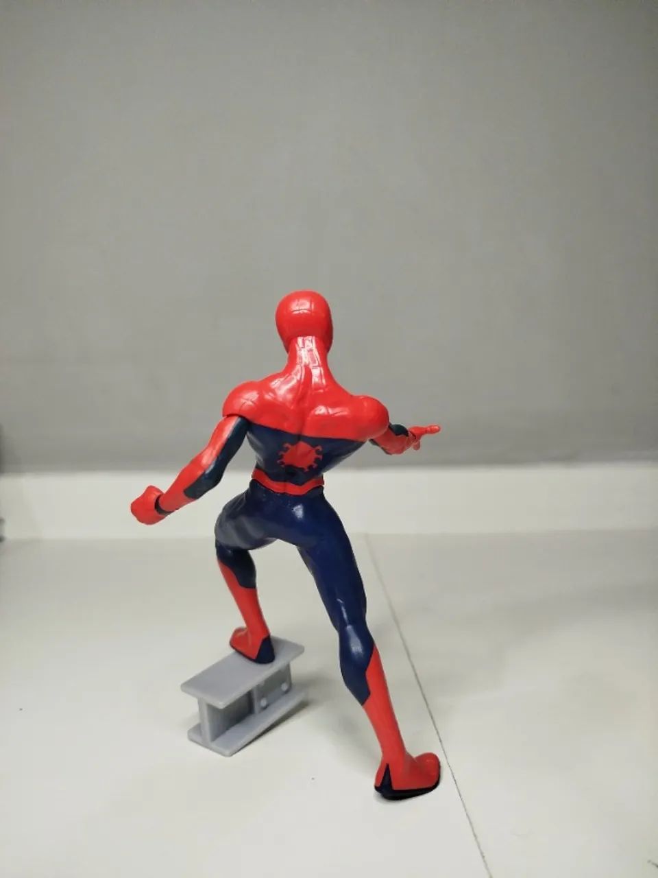 Boneco Homem aranha de base Original - Foto 3