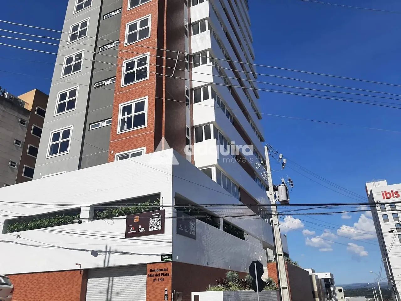 Apartamento à venda, SEMIMOBILIADO, com 60m² de área útil, próximo ao 2° Batalhão de Bombe