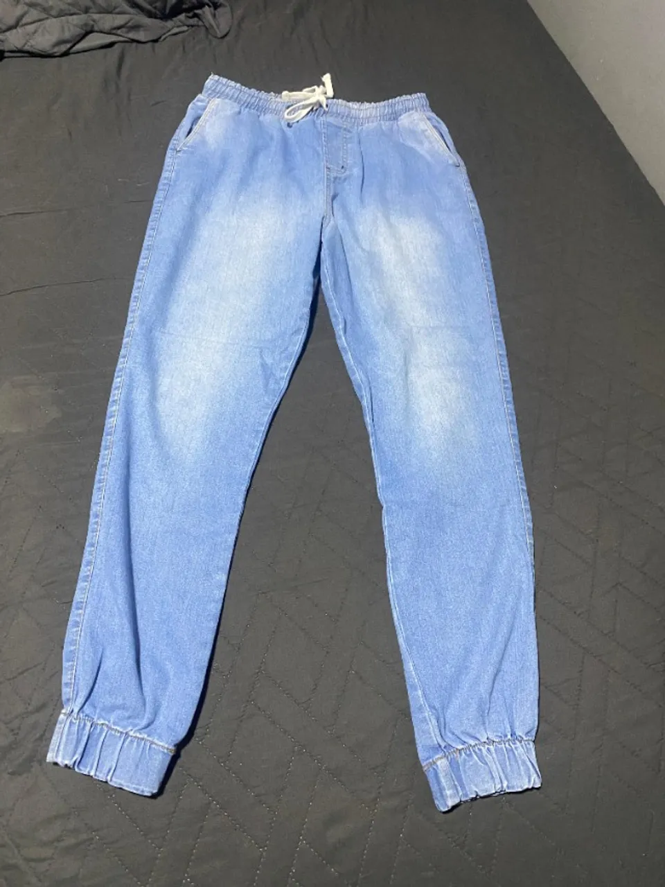 2 Calça Jogger Preta e Jeans