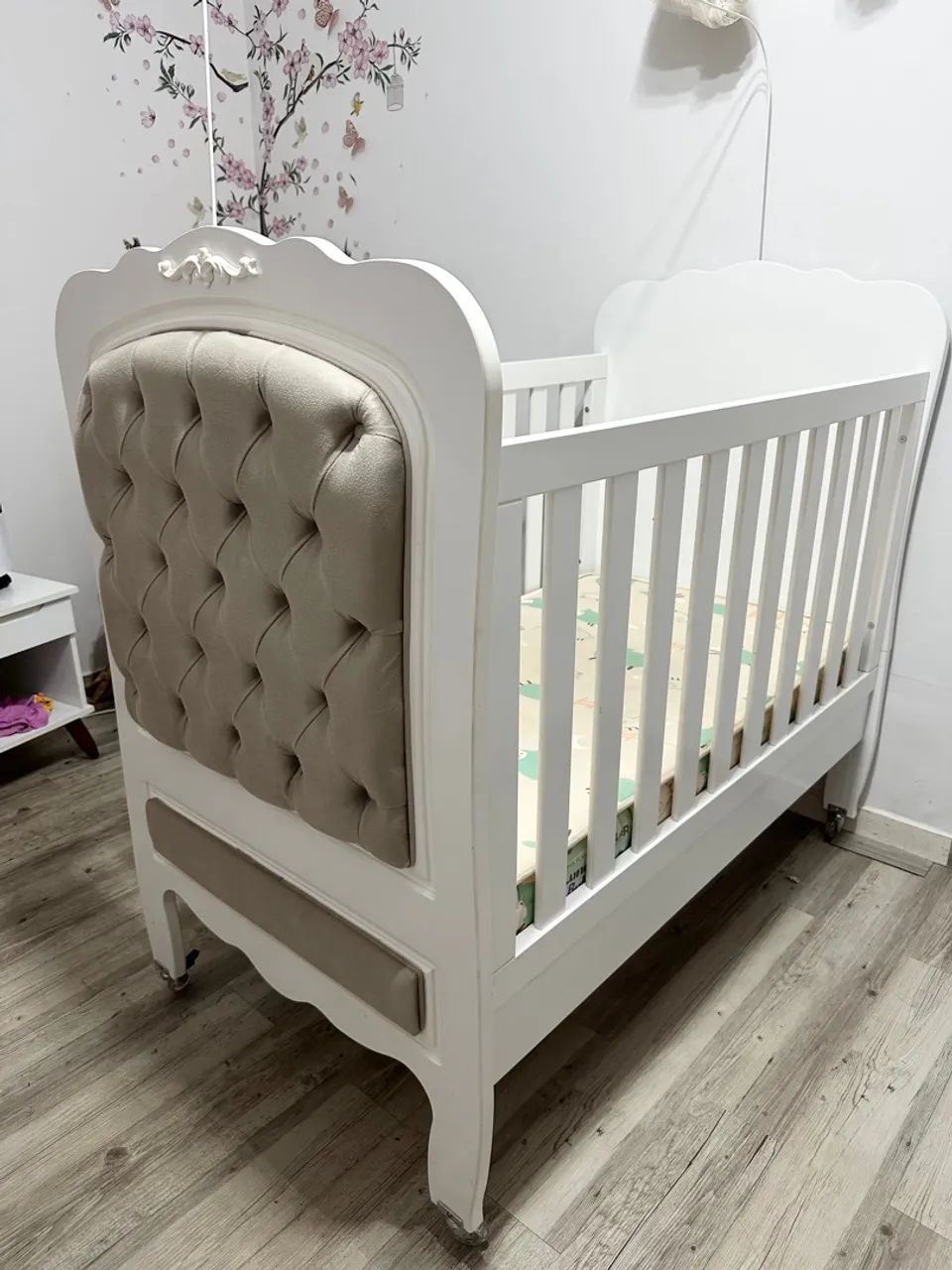 Berço vira cama provençal com capitonê  - Foto 2