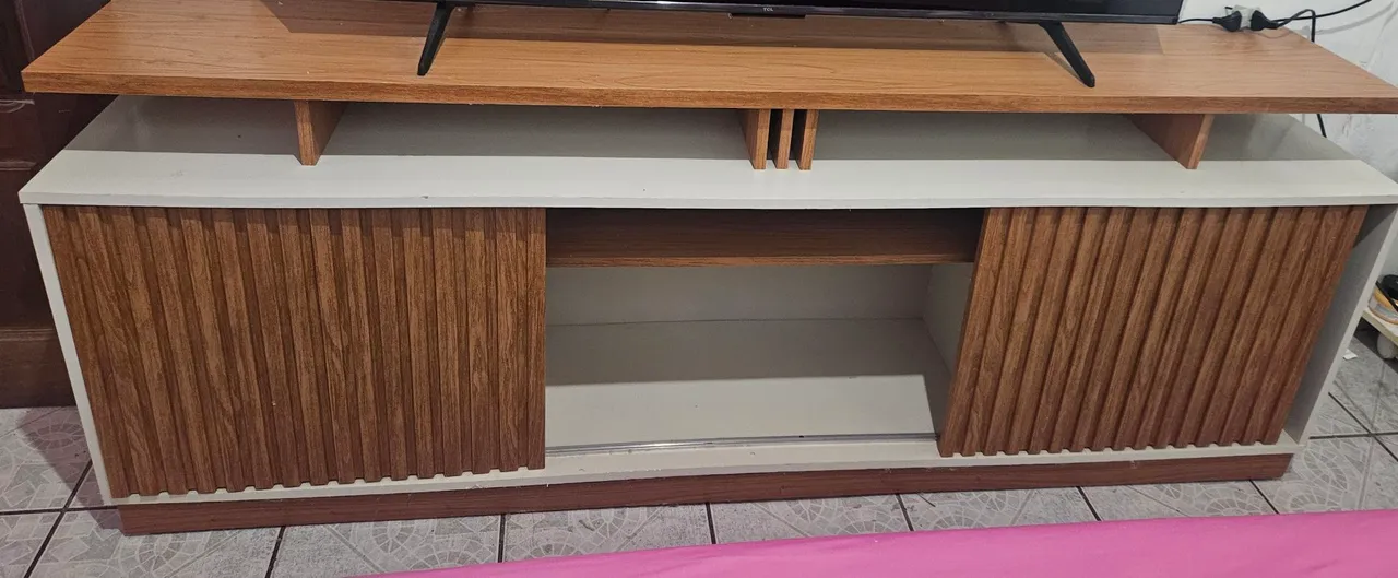 Rack moderno para TV até 65 polegadas - 2 meses de uso