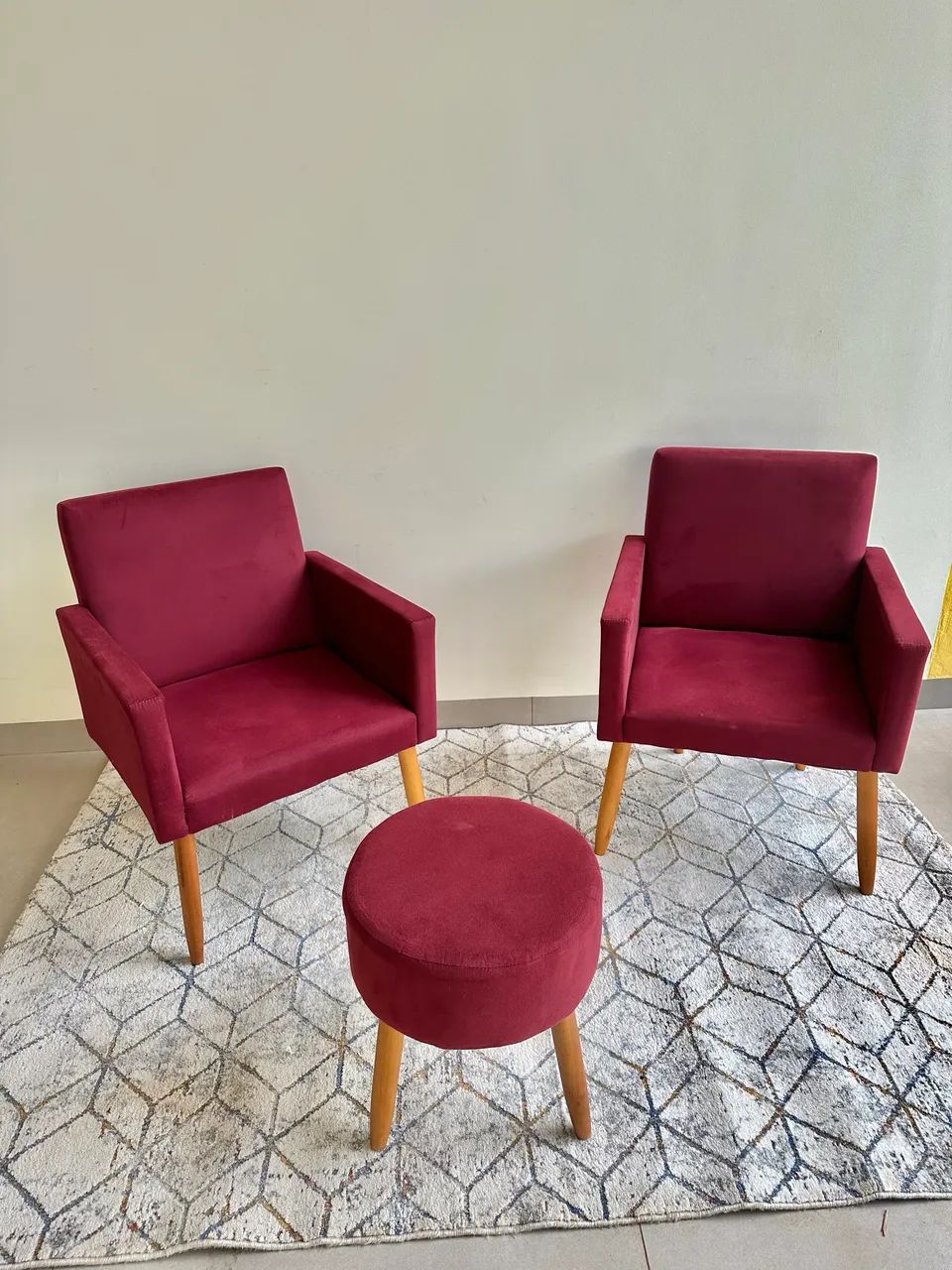 Poltronas alto padrão com Puff por 600 as duas preço top - Foto 3