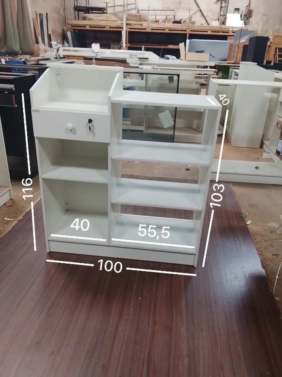 BALCÃO CAIXA COM VITRINE
