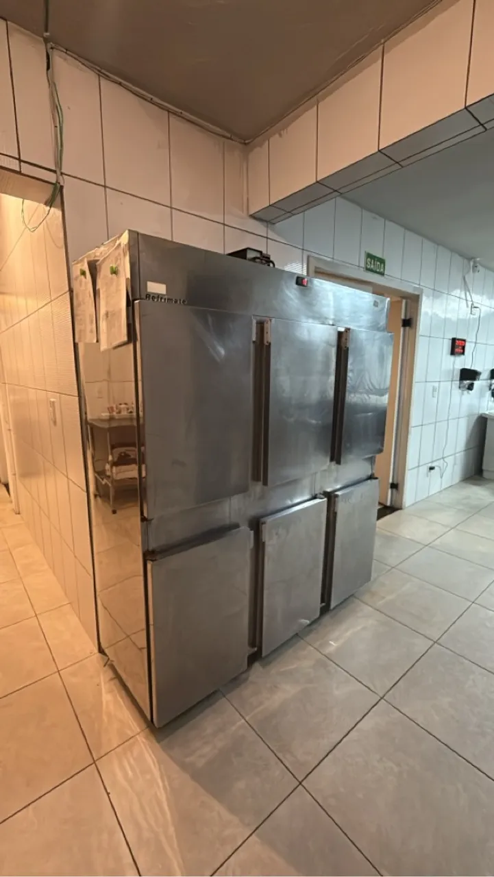 Geladeira/Freezer Industrial Vertical Refresmate