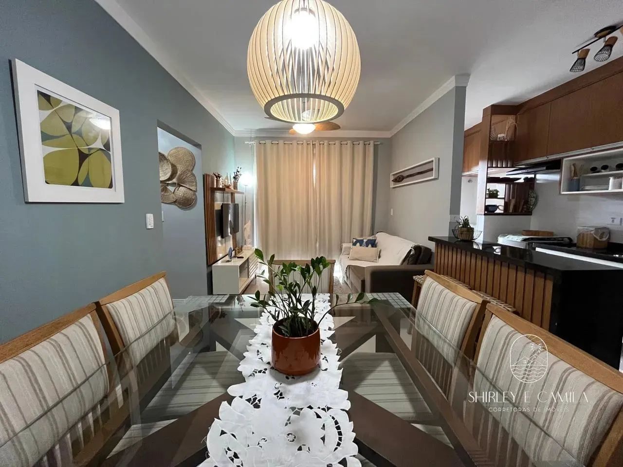 Apartamento para venda com 2 dormitórios no Centro, Ubatuba - SP com varanda gourmet