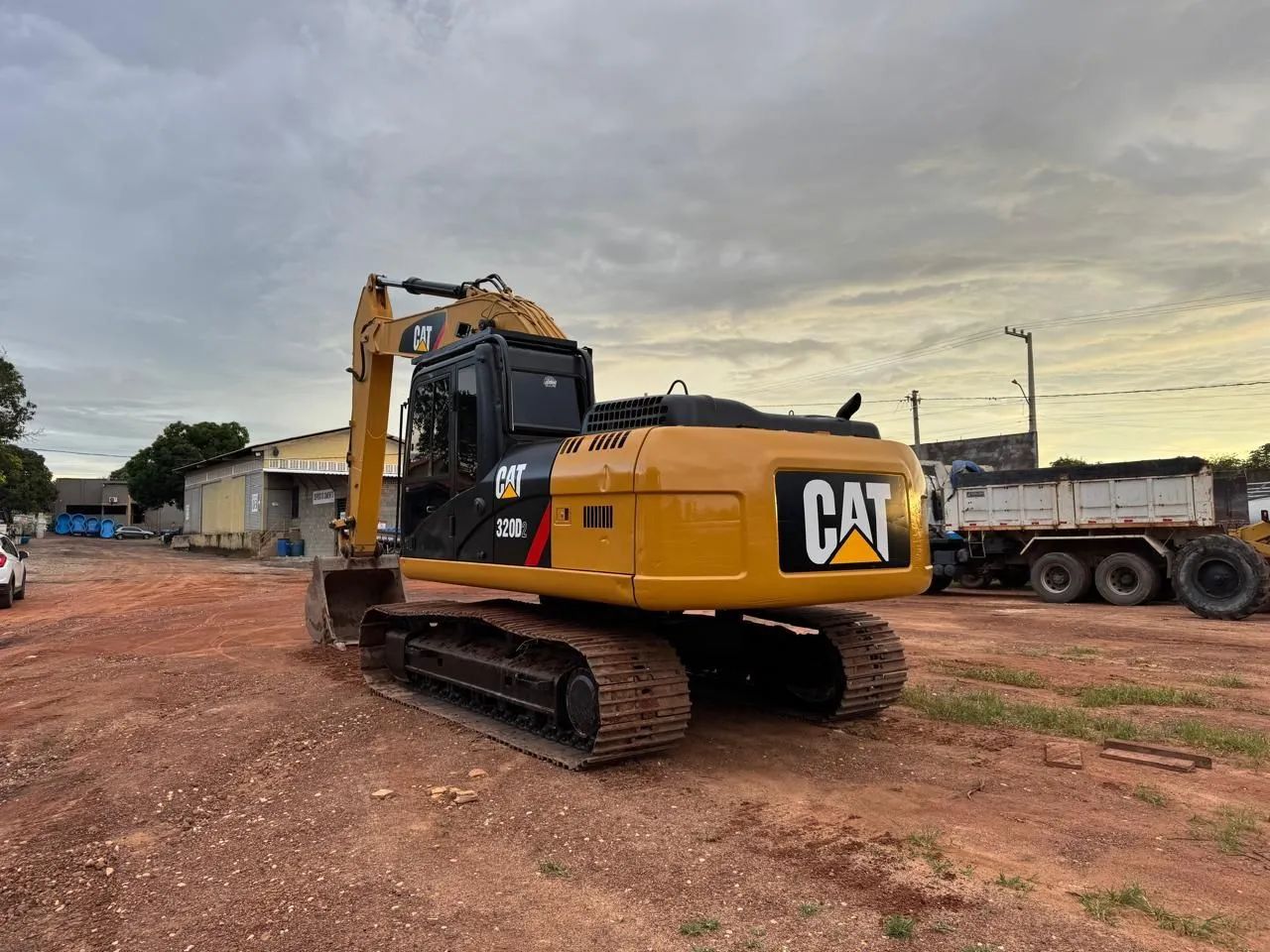 Escavadeira 320 D2 - Foto 2