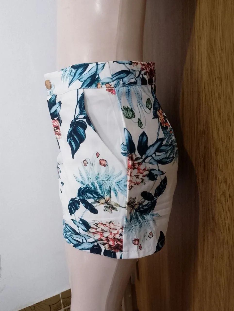 Short  Floral Branco - Foto 4