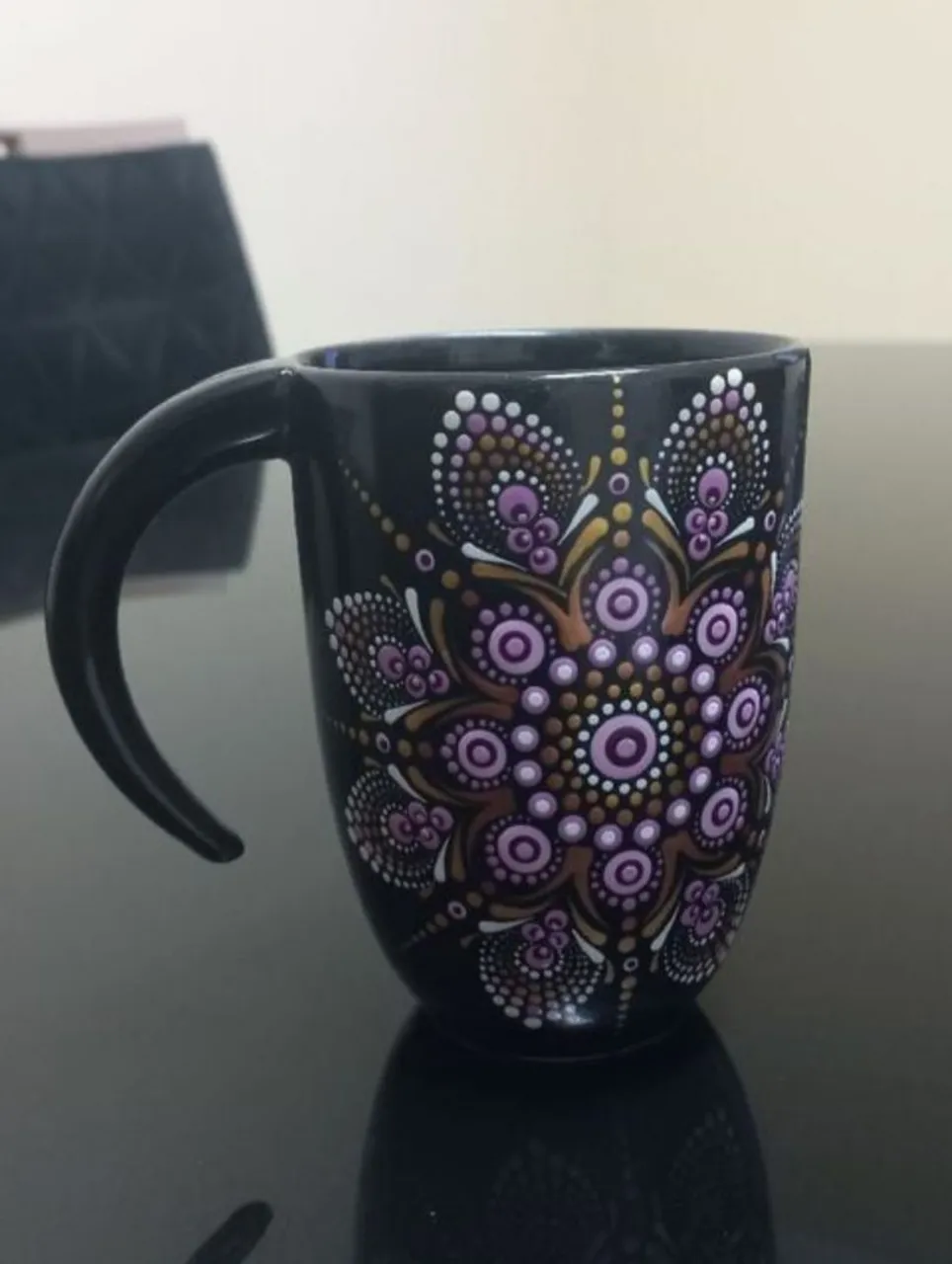Caneca decorada a mão com mandala