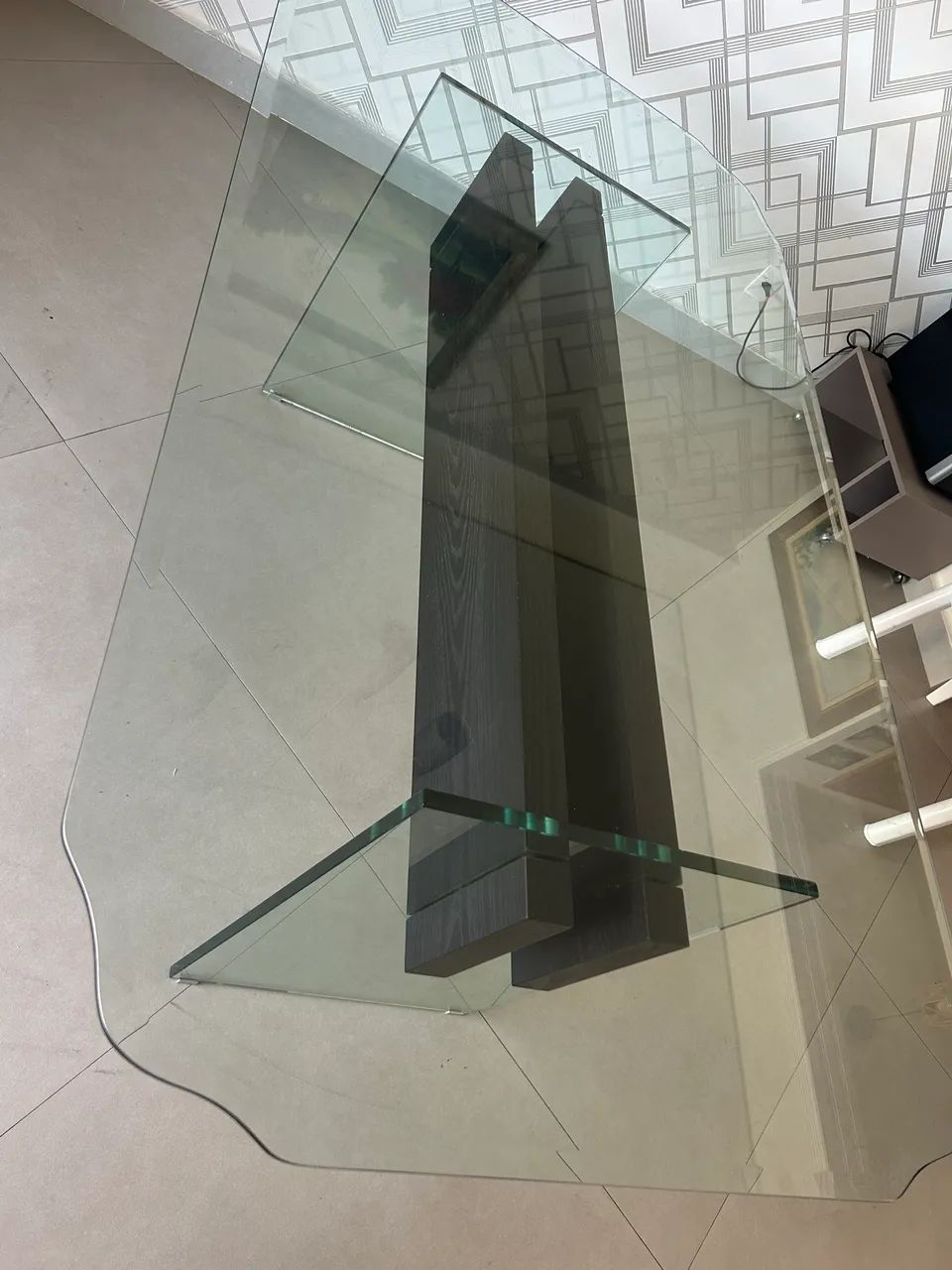 Mesa de Jantar de Vidro e detalhe em Madeira com Bisotê  - Foto 2