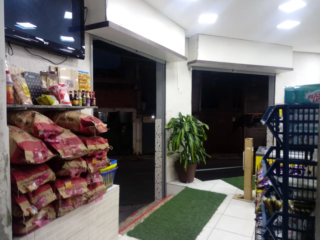 Lindo comercio com 2 salões comerciais Carapicuiba