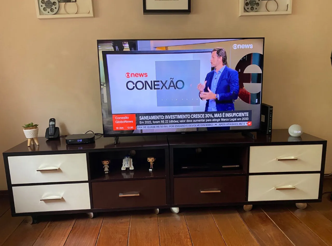 Rack para TV com 6 gavetas e 2 nichos