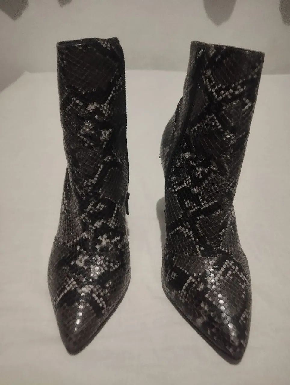 Bota cano curto animal print cobra - Foto 3