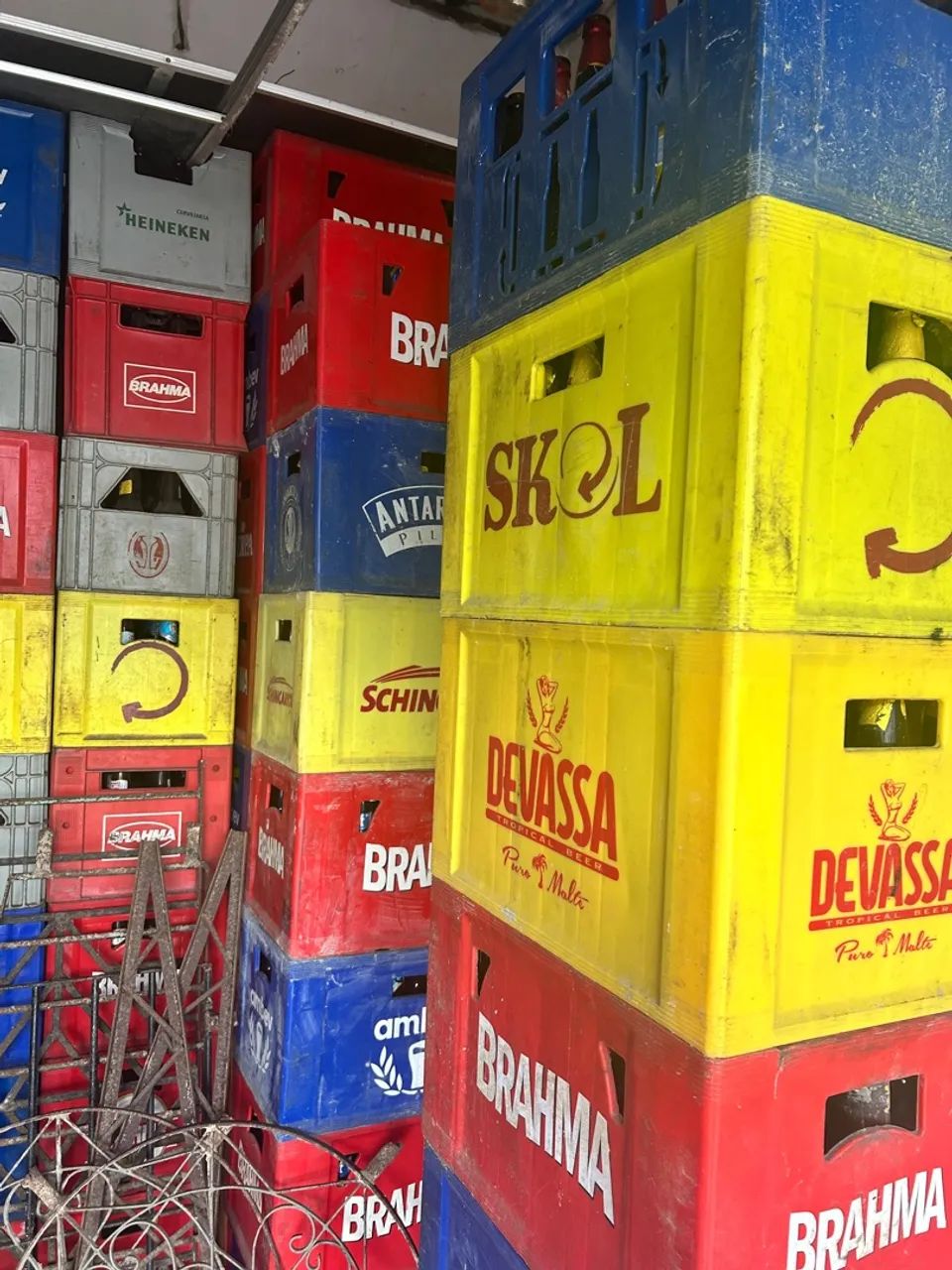 VENDO ENGRADADOS DE CERVEJA COMPLETO